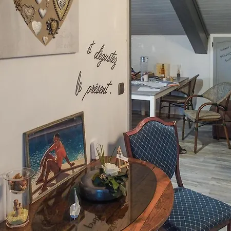1 Bedroom Stunning In Διαμέρισμα