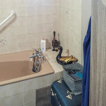 1 Bedroom Stunning In Διαμέρισμα Excenevex