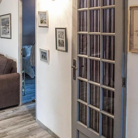 1 Bedroom Stunning In Apartment *